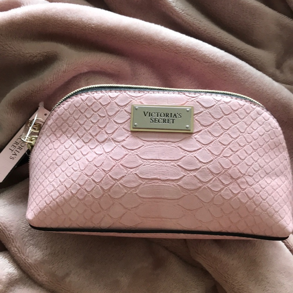 VS pink pouch